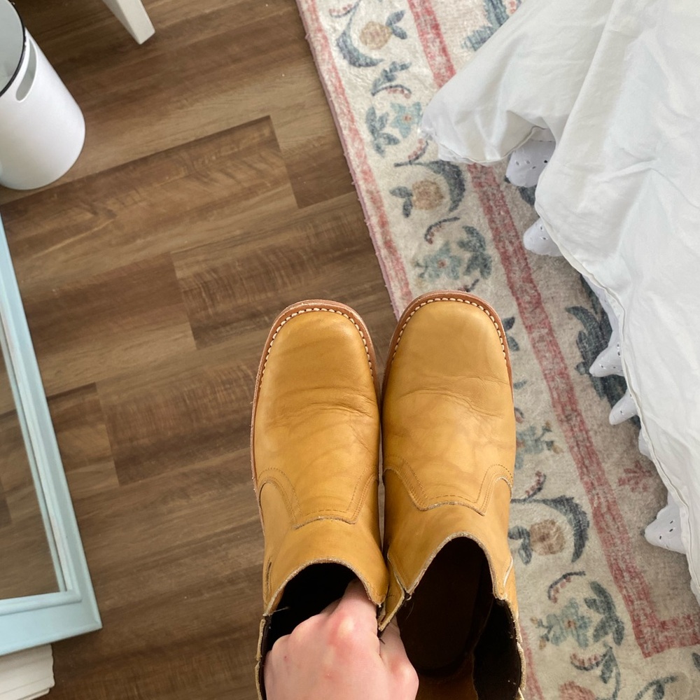 Frye Mustard Yellow Leather Chelsea Ankle Boots - Picture 4 of 6